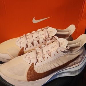 Nike Women's Cream and Brown Athletic Shoes